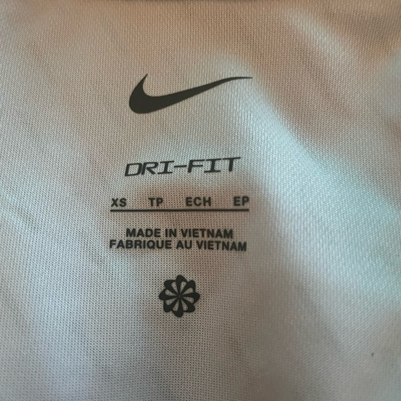 New Nike Women’s Dri Fit Victory dash printed Golf shirt XS - Picture 6 of 6